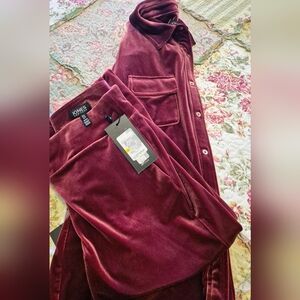BEAUTIFUL NWT - Burgundy - Velour Travel Wear SET. Large top, medium pants